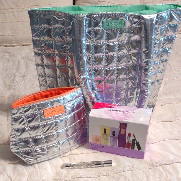 NWT Clinique Silver Quilted Tote and Cosmetic Bag Set